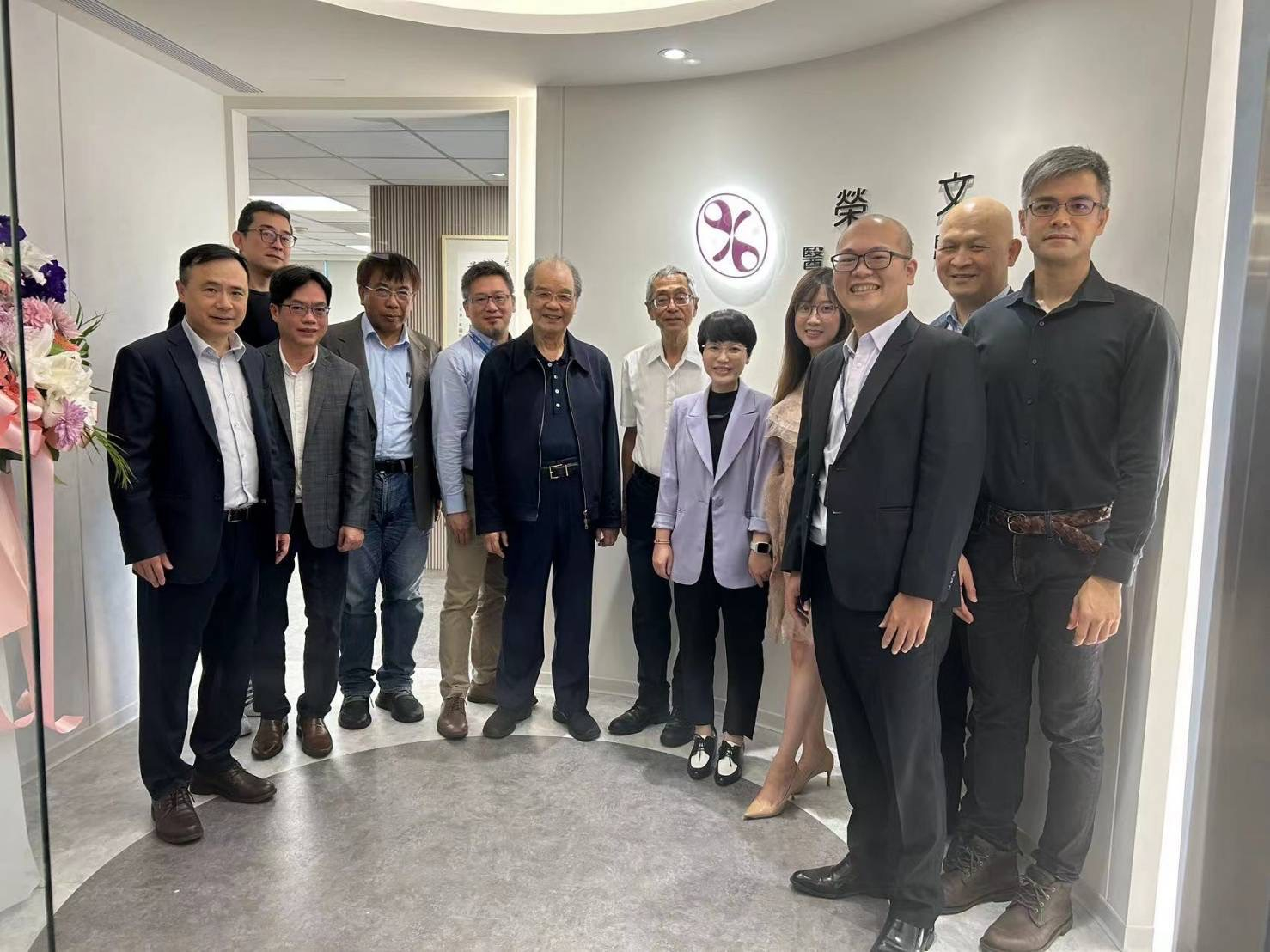 祝榮文生醫新居落成，生意興隆