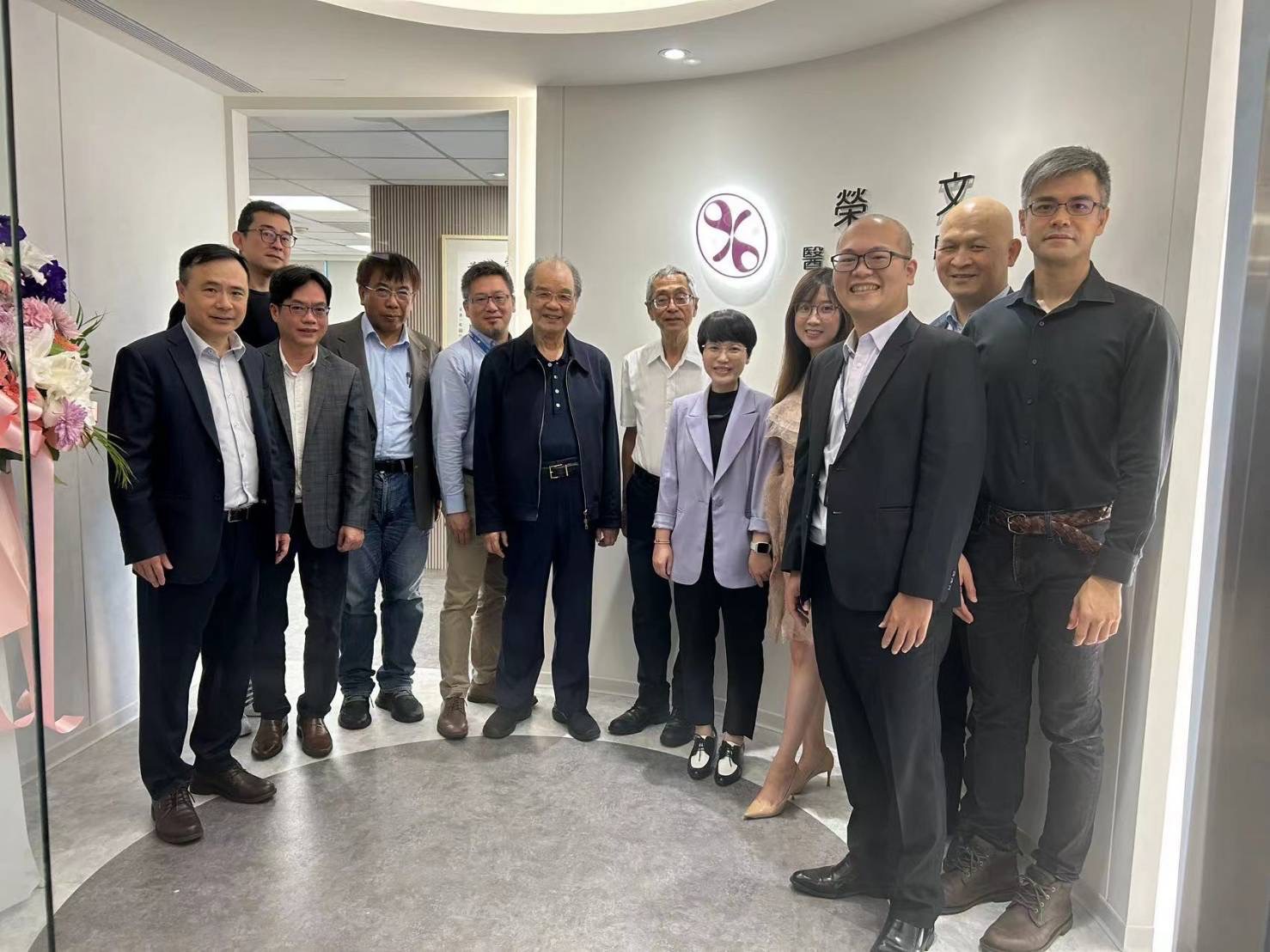 祝榮文生醫新居落成,生意興隆