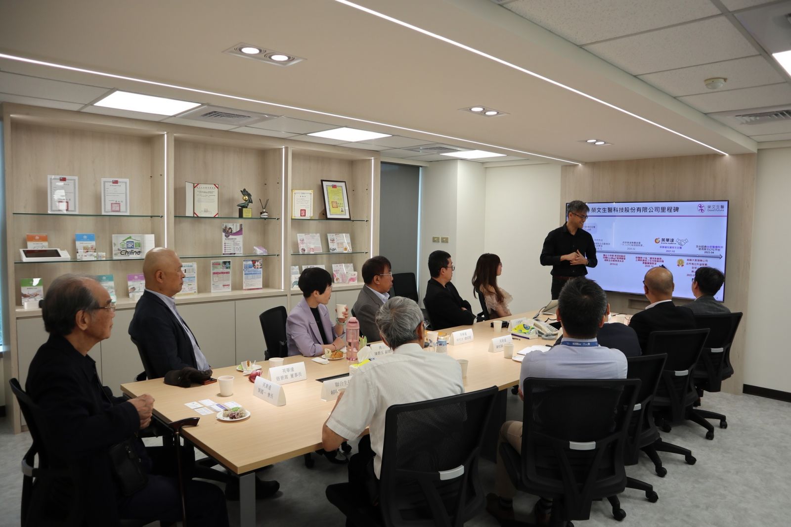 祝榮文生醫新居落成,生意興隆